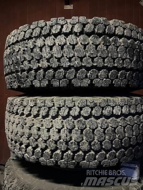  26.5X25 SNÖHJUL Tires, wheels and rims