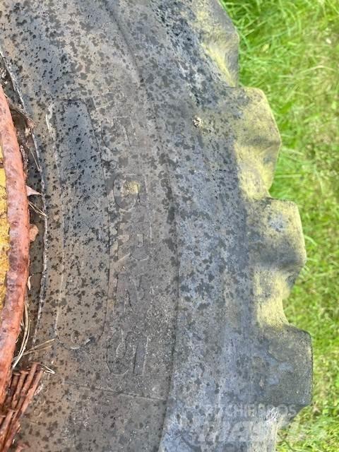  4ST LASTMASKINSDÄCK Tires, wheels and rims
