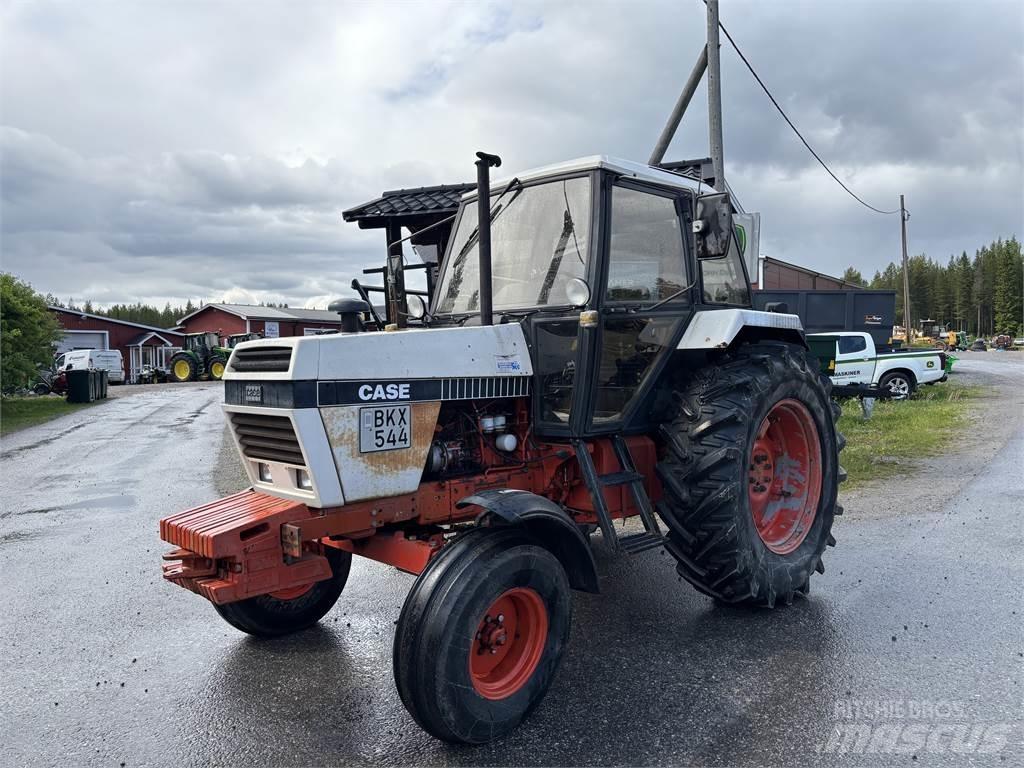 Case IH 1490 4WD Tractors