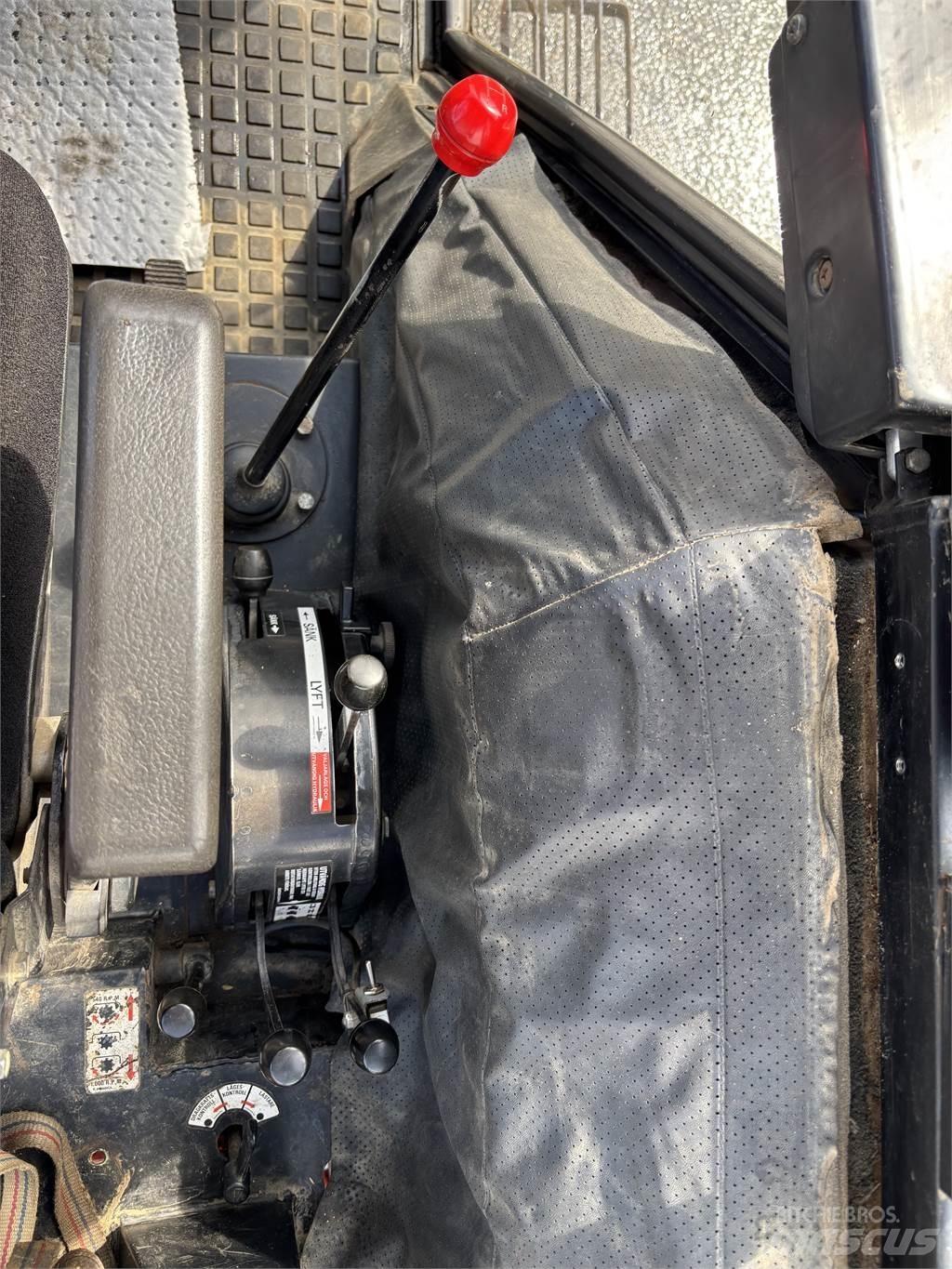 Case IH 1490 4WD Tractors