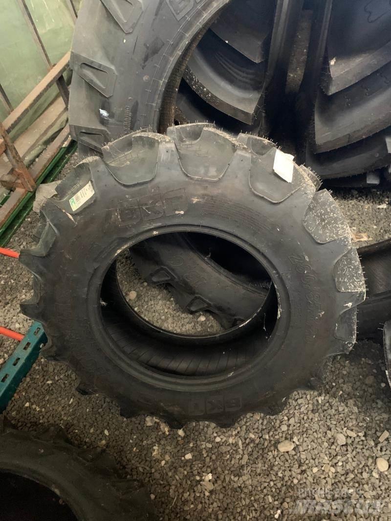  Däck BKT 280/85-R20 Tires, wheels and rims