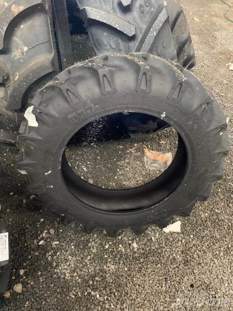  Däck BKT 9.5-24 TR-135 Tires, wheels and rims