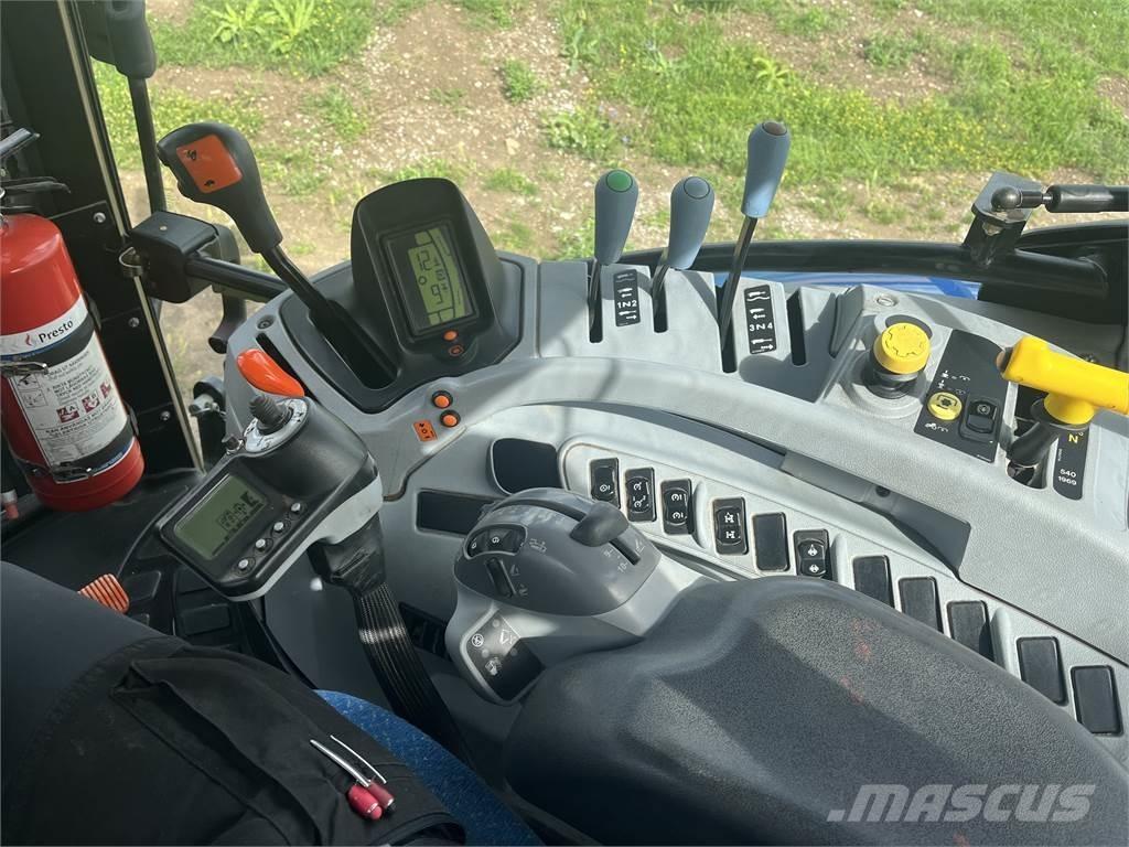 Ford New Holland T6040 Tractors