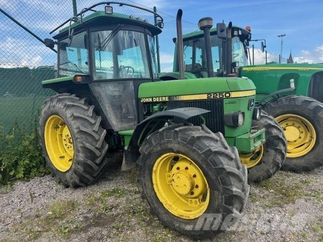 John Deere 2250 TRAKTOR Tractors