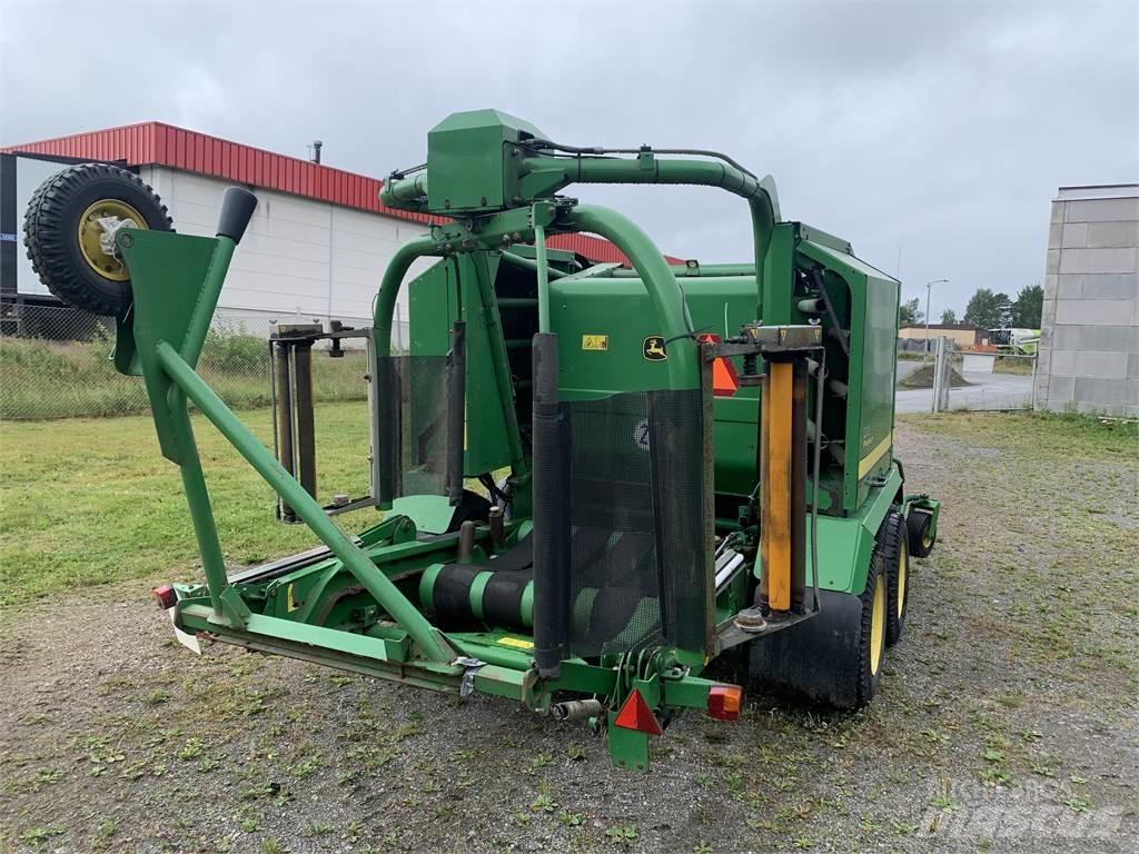John Deere 678 Round Balers
