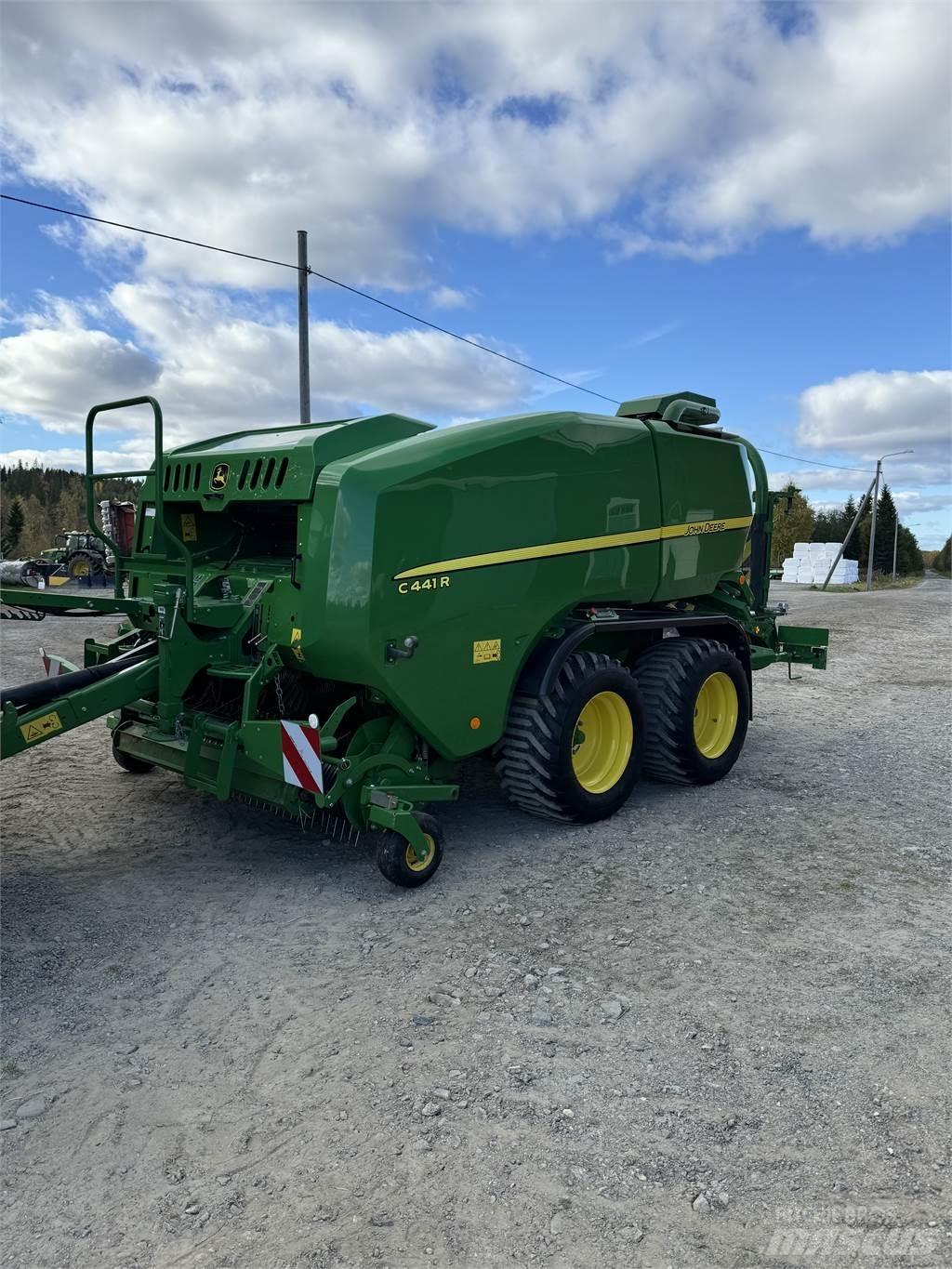 John Deere C441R boggie Other Forage Equipment