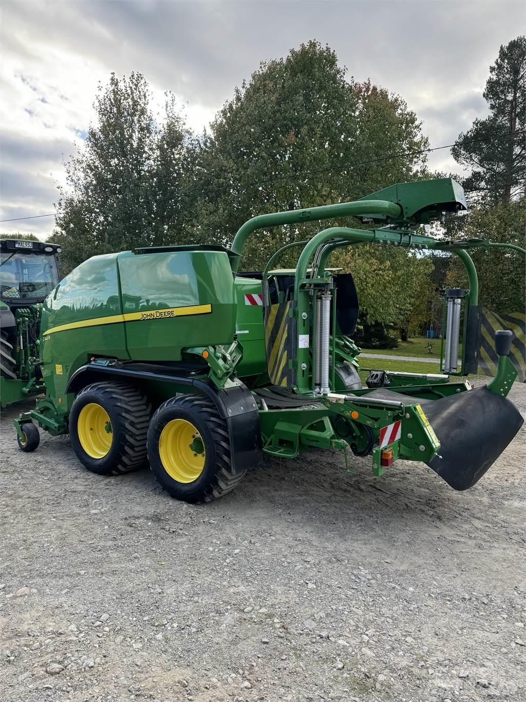 John Deere C441R boggie Other Forage Equipment