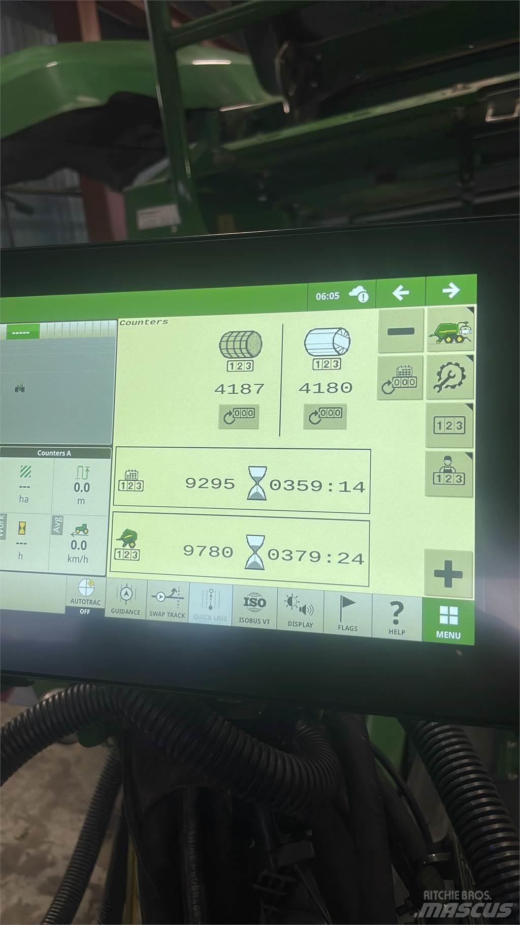 John Deere C441R boggie Other Forage Equipment