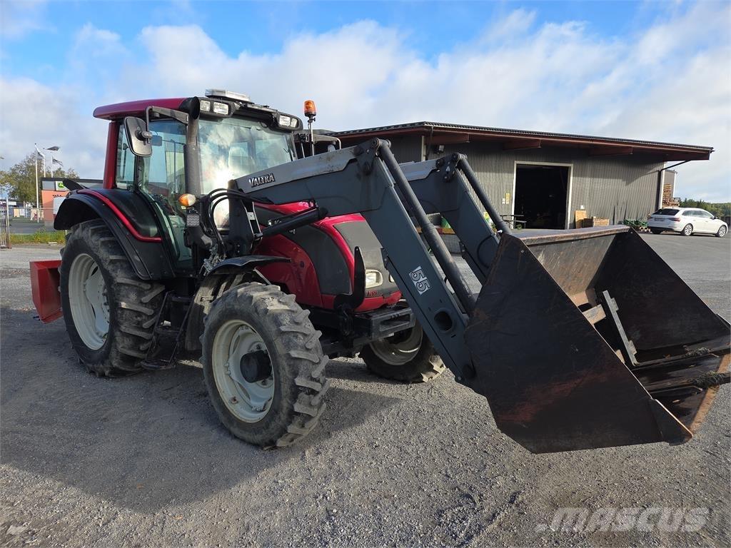 Valtra N121 Tractors