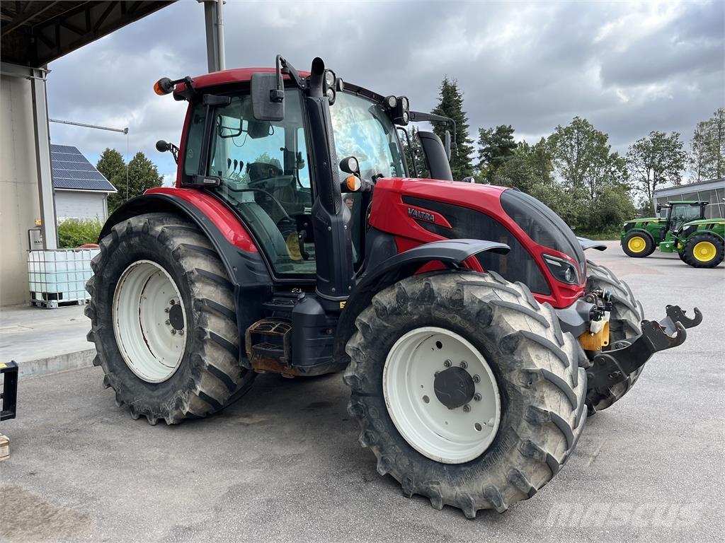 Valtra N174 Tractors