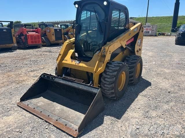 CAT 236D3 Tires, wheels and rims