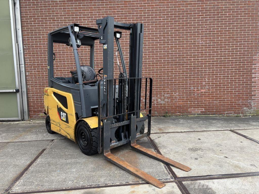 CAT 2EP5000 Electric Forklifts