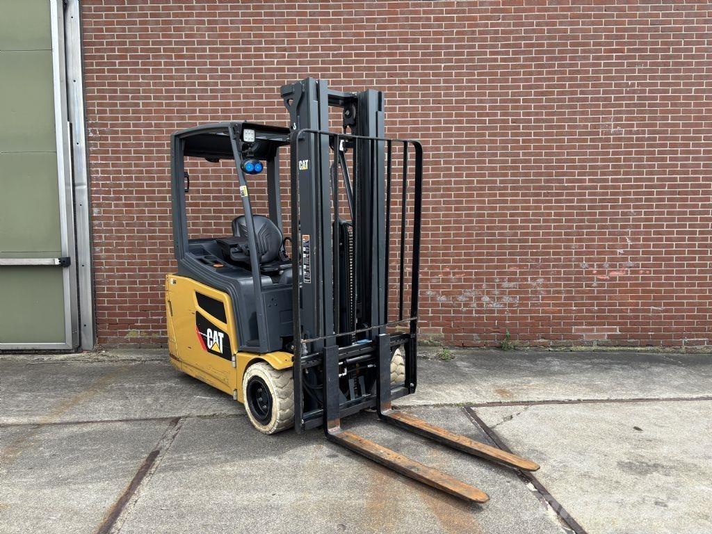 CAT 2ET4000 Electric Forklifts