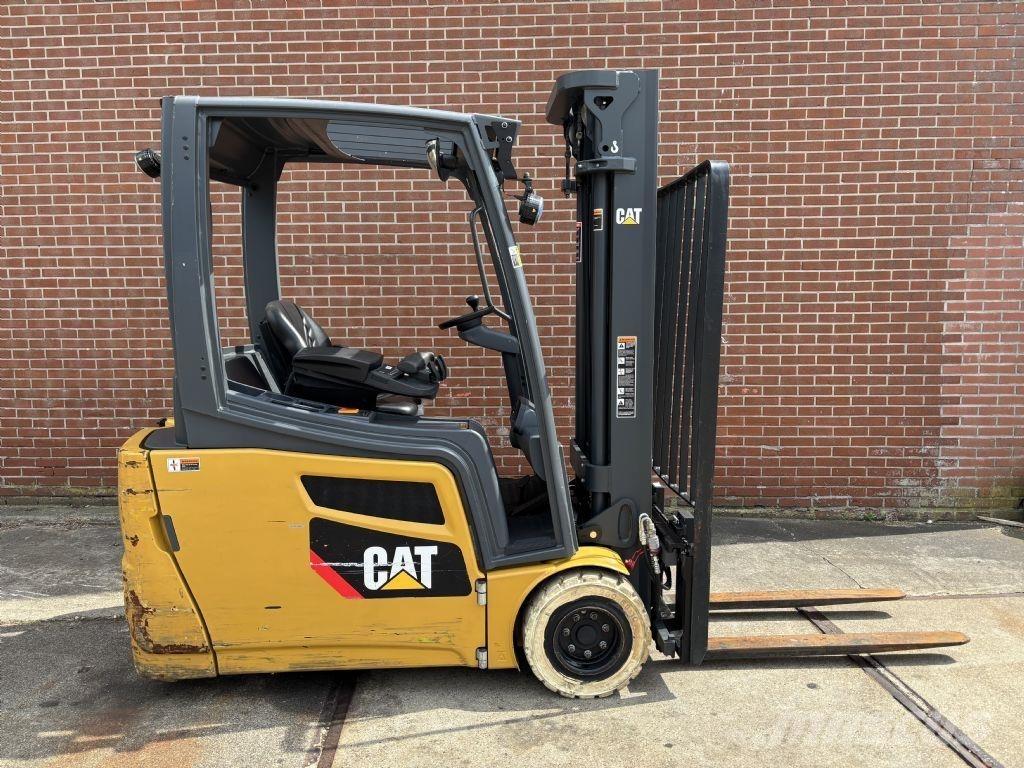 CAT 2ET4000 Electric Forklifts