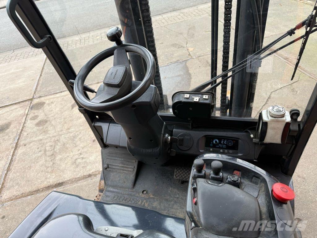 Doosan B35X-7 Electric Forklifts