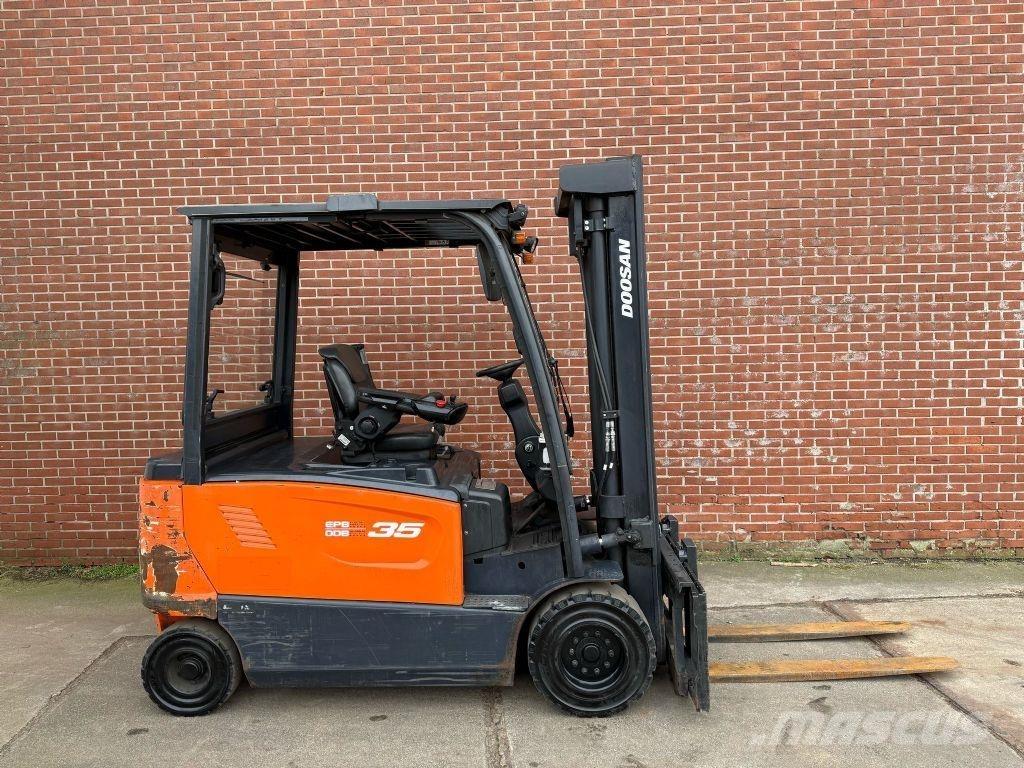 Doosan B35X-7 Electric Forklifts