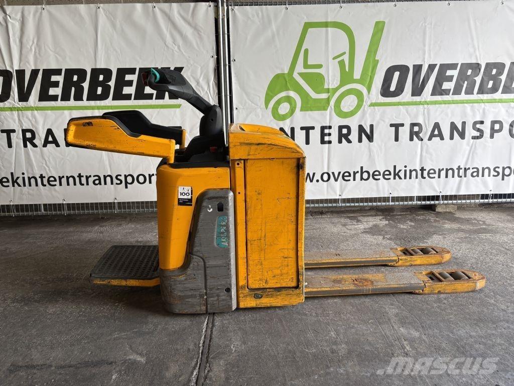 Jungheinrich ERE 225 Self Propelled Stackers