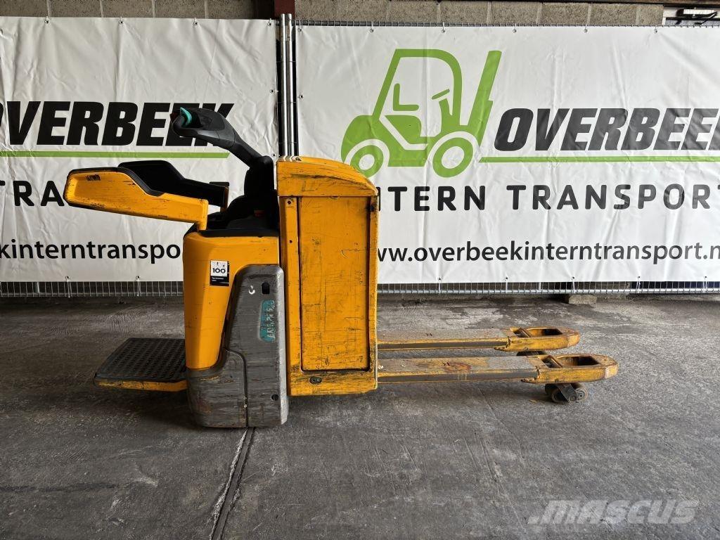 Jungheinrich ERE 225 Self Propelled Stackers