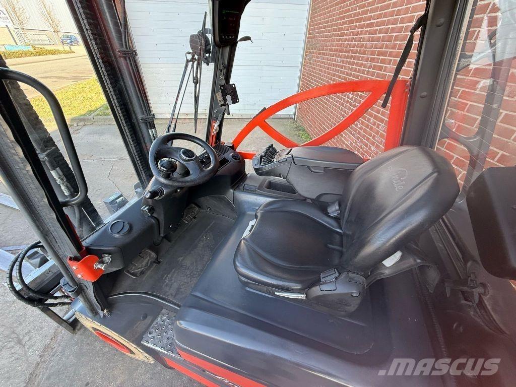 Linde E30-01 Electric Forklifts