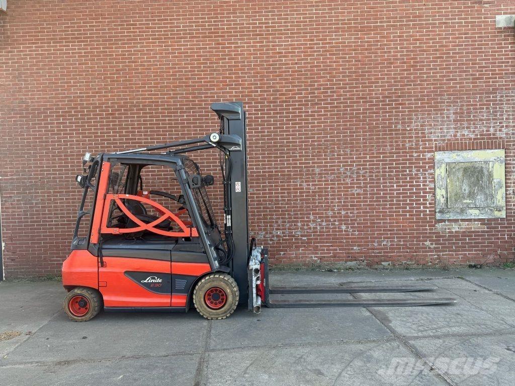Linde E30-01 Electric Forklifts