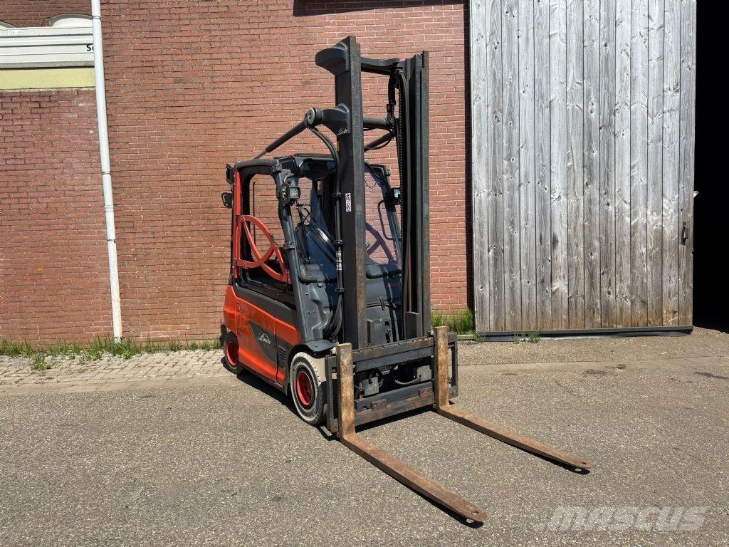 Linde E30-01 Electric Forklifts