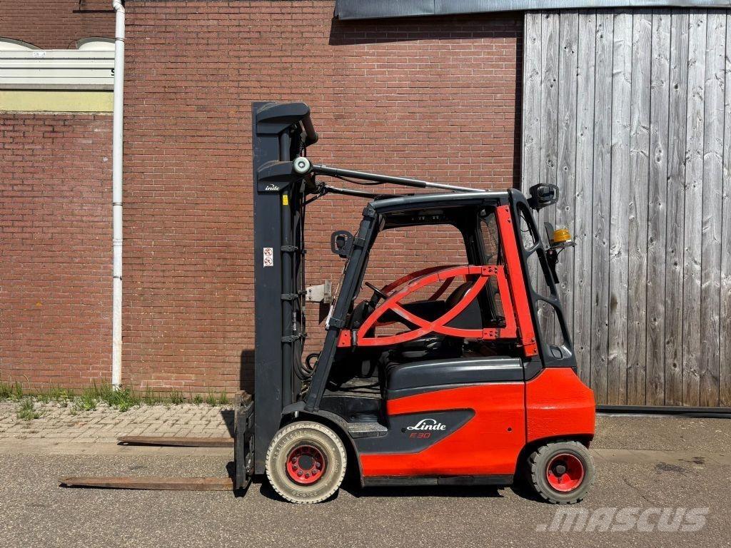Linde E30-01 Electric Forklifts