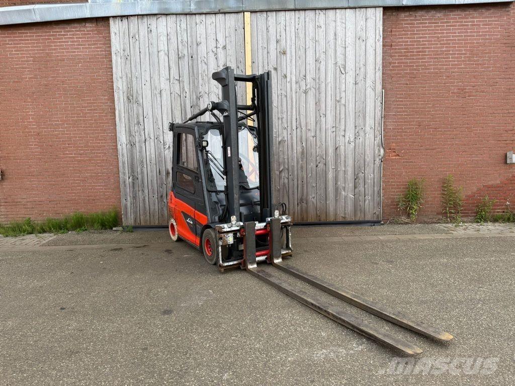 Linde E30-01 Electric Forklifts