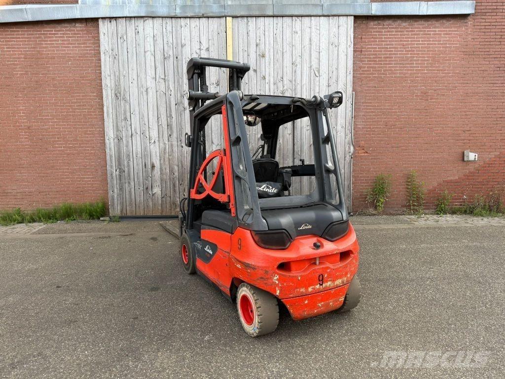 Linde E30-01 Electric Forklifts