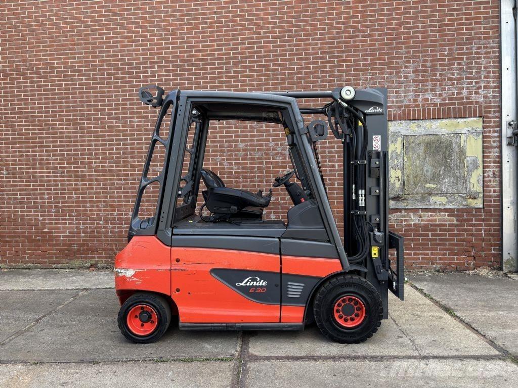 Linde E30-01 Electric Forklifts