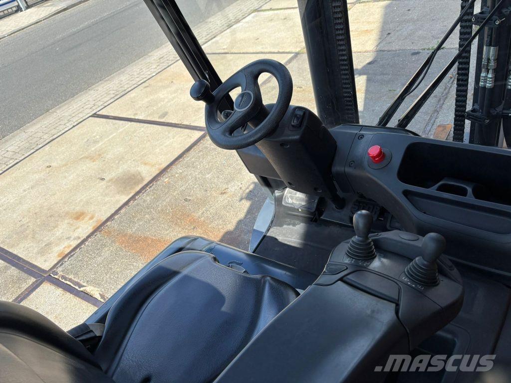 Linde E30L-01 Electric Forklifts