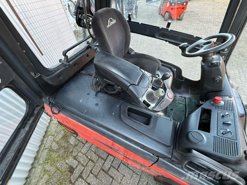 Linde E35HL-01 Electric Forklifts