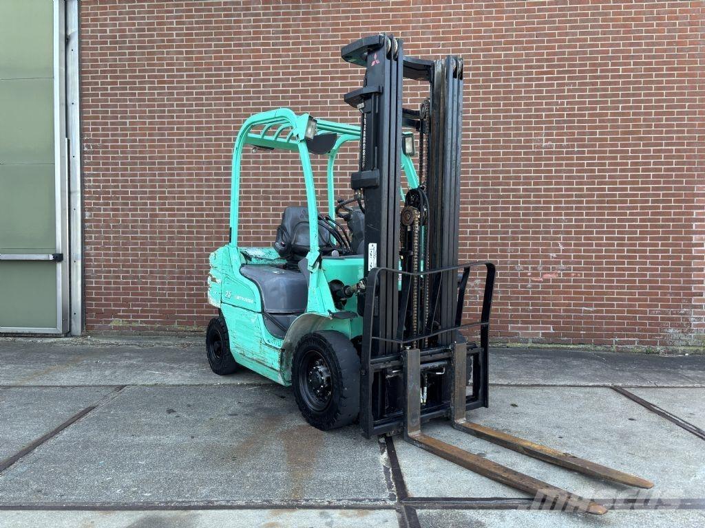 Mitsubishi FD25N Diesel Forklifts