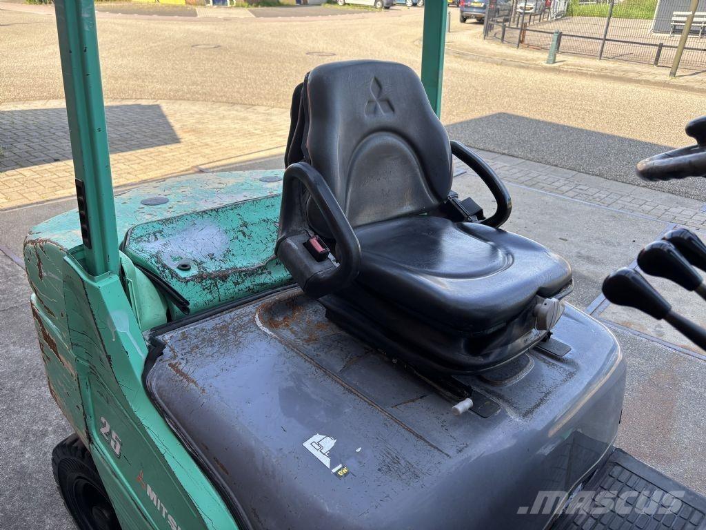 Mitsubishi FD25N Diesel Forklifts