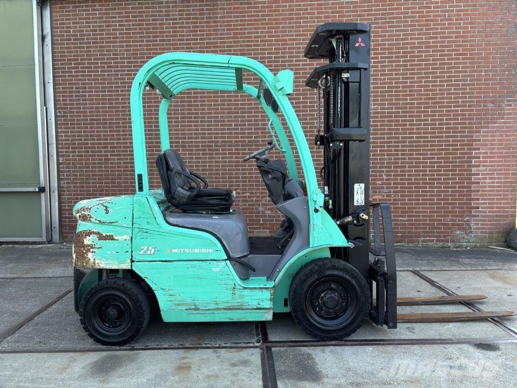 Mitsubishi FD25N Diesel Forklifts