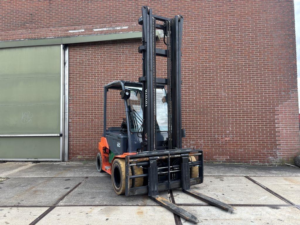 Toyota 8FBMT50 Electric Forklifts
