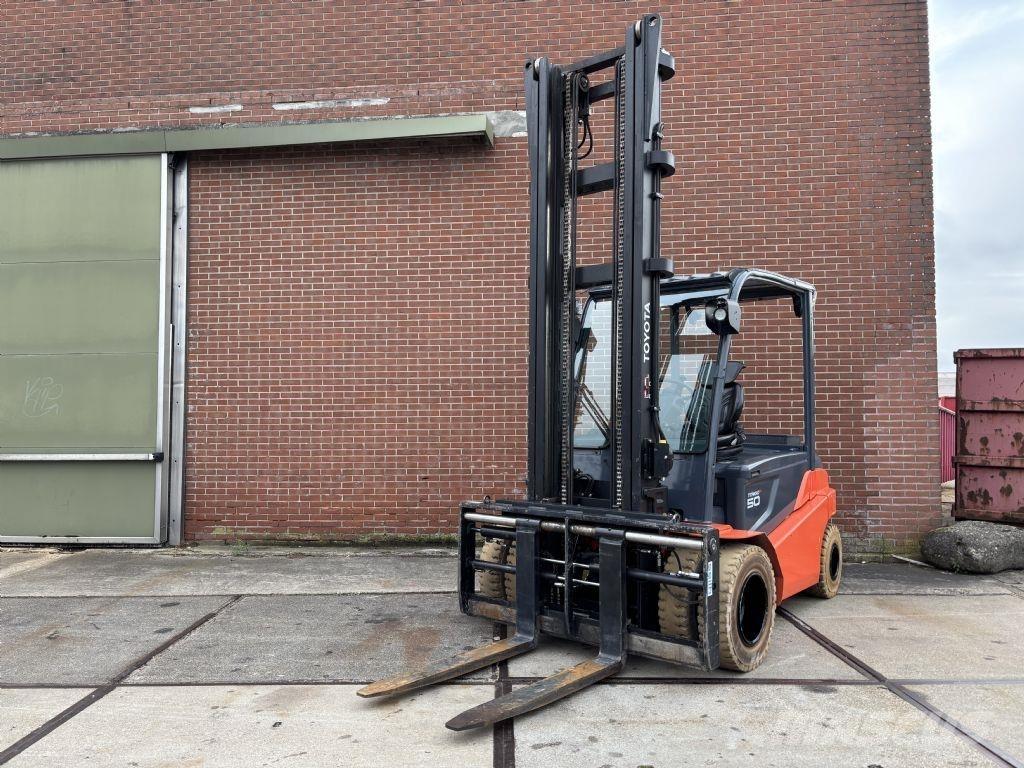 Toyota 8FBMT50 Electric forklift trucks