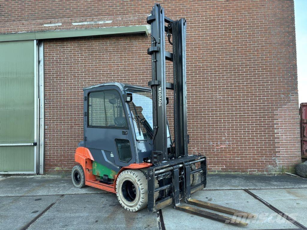 Toyota 8FBMT50 Electric Forklifts