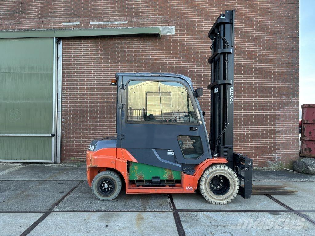 Toyota 8FBMT50 Electric Forklifts