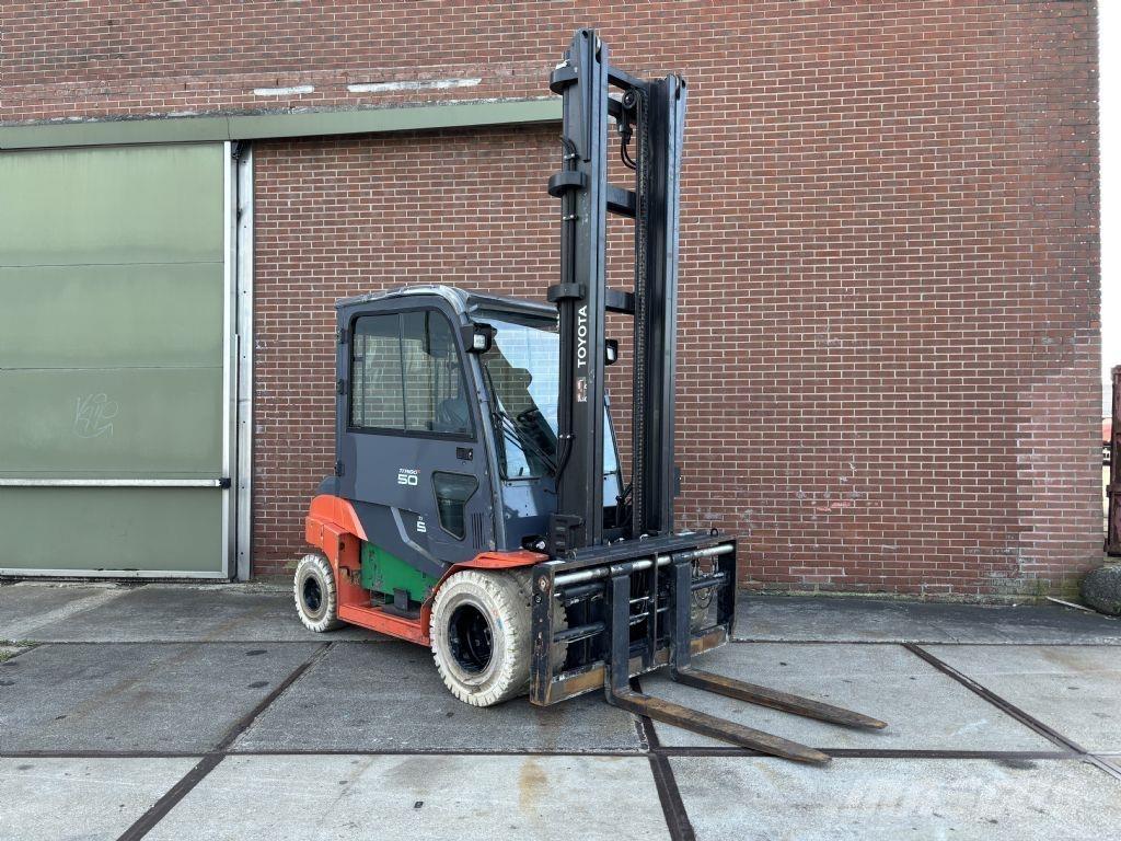 Toyota 8FBMT50 Electric Forklifts