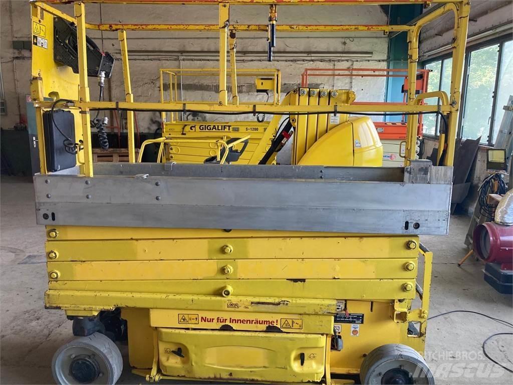 JLG 2630 ES Scissor Lifts
