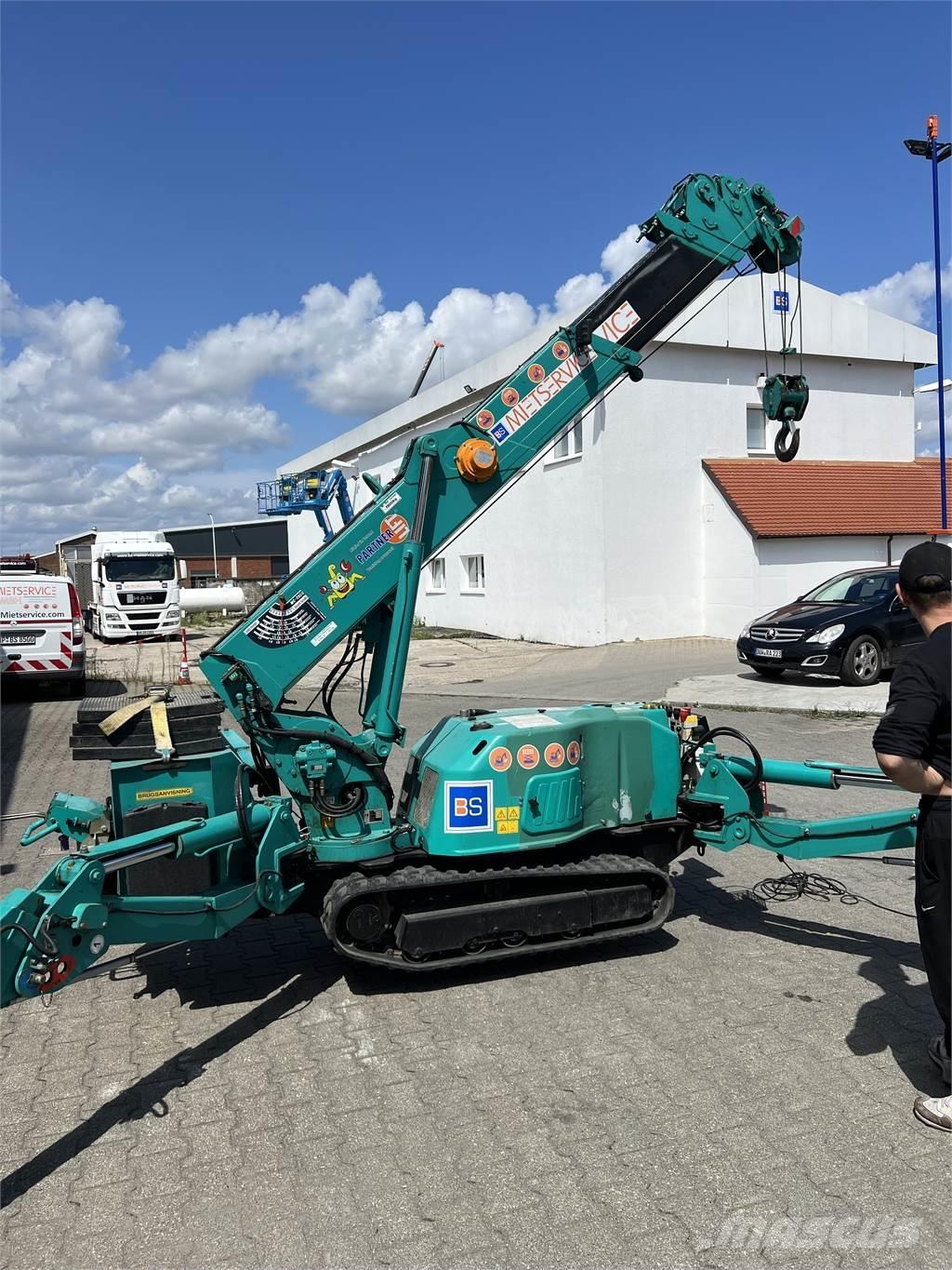 Maeda MC285 Mini cranes