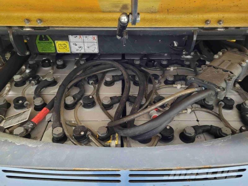 Aisle-Master 20WHE Narrow aisle truck