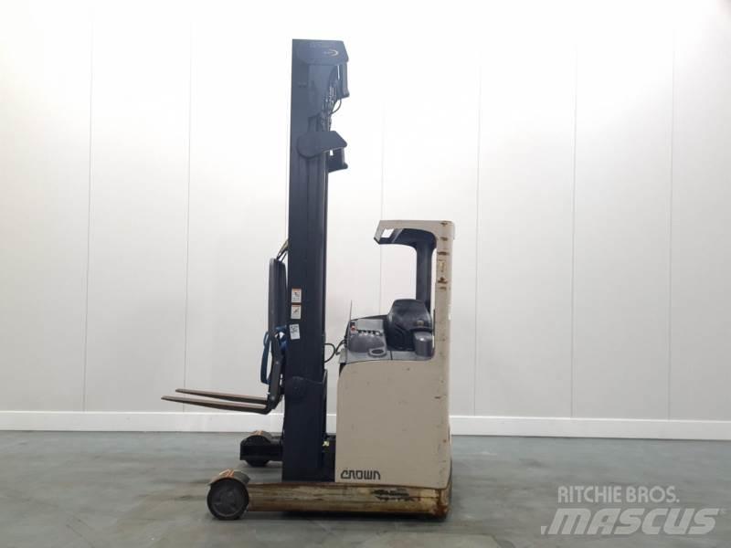 Crown ESR4500 Reach trucks