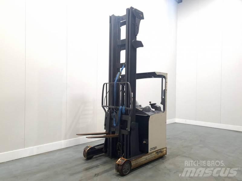 Crown ESR4500 Reach trucks