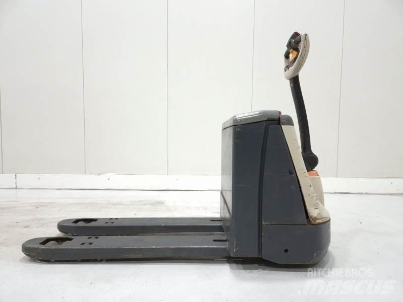 Crown WP 3020 Pallet Truck