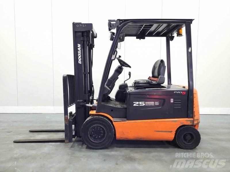 Doosan B25X-5 Electric Forklifts