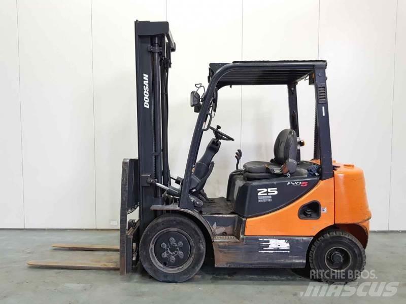 Doosan D25S-5 Diesel Forklifts