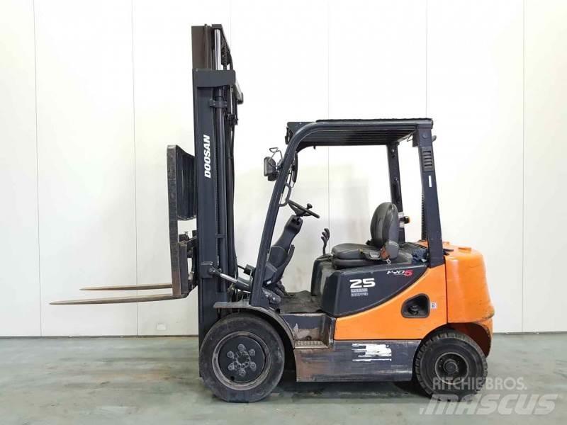 Doosan D25S-5 Diesel Forklifts