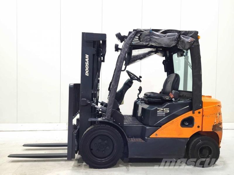 Doosan D25S-7 Diesel Forklifts