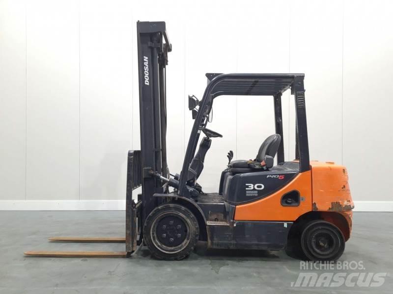 Doosan D30S-5 Diesel Forklifts